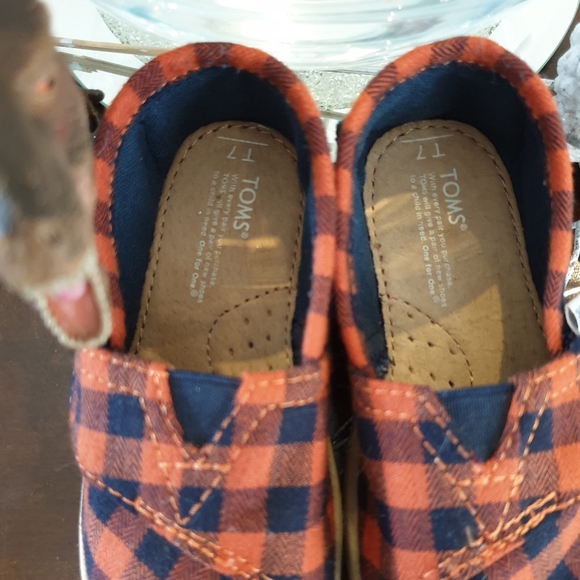 ๐ Toms Black Red Checkered Velcro Toddler Shoes - Picture 5 of 7